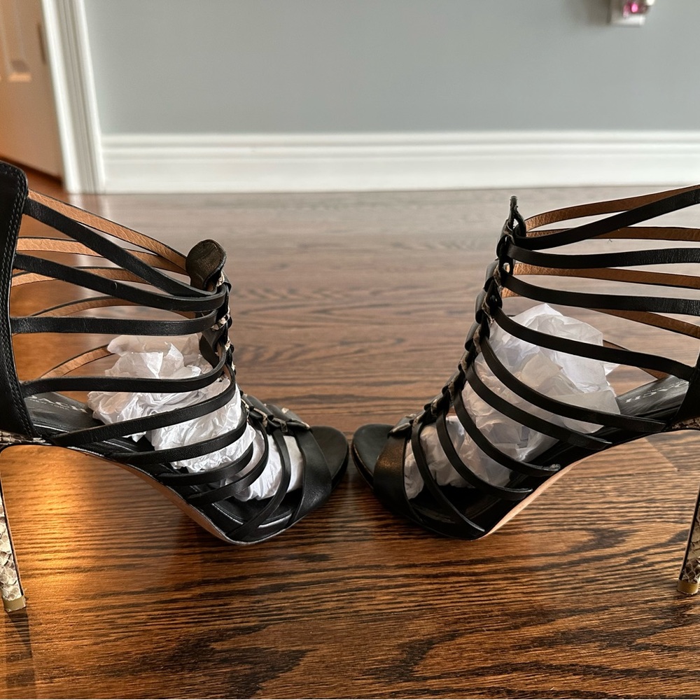EUC COACH HEELS - Picture 3 of 7